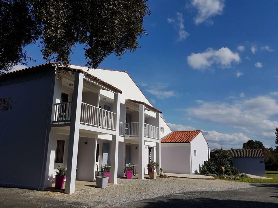 Les Chenes Verts Saint-Savinien ภายนอก รูปภาพ